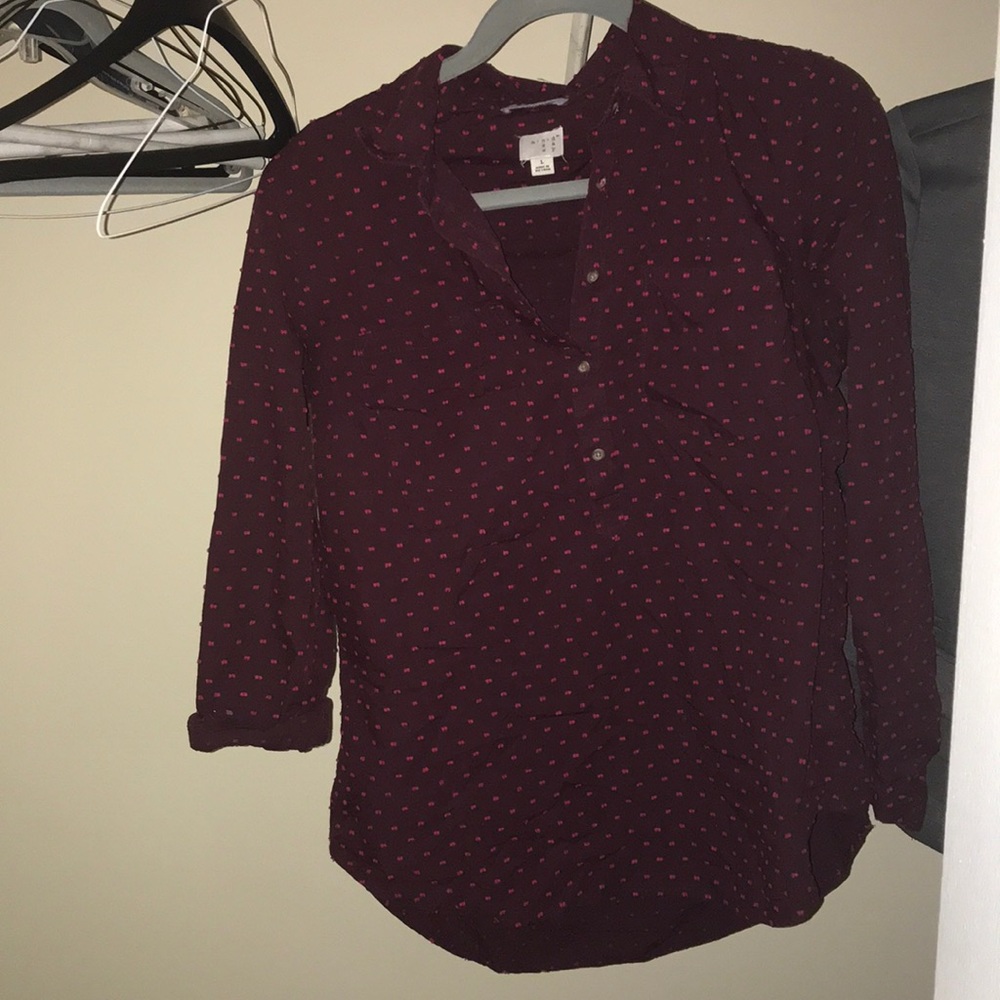 Women’s maroon button down 3/4 length shirt
